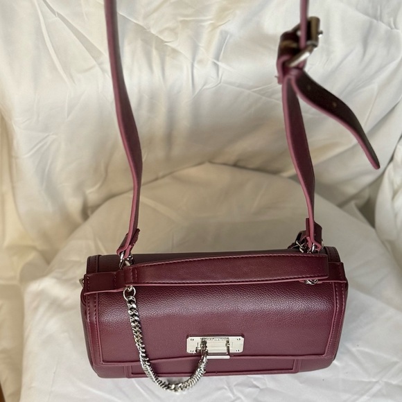 Steve Madden Burgundy Leather Crossbody Satchel Bag with Tassel & Chain Detail - Picture 10 of 10